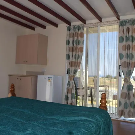 בית נופש Mersinera Paradise Garden Stars House *